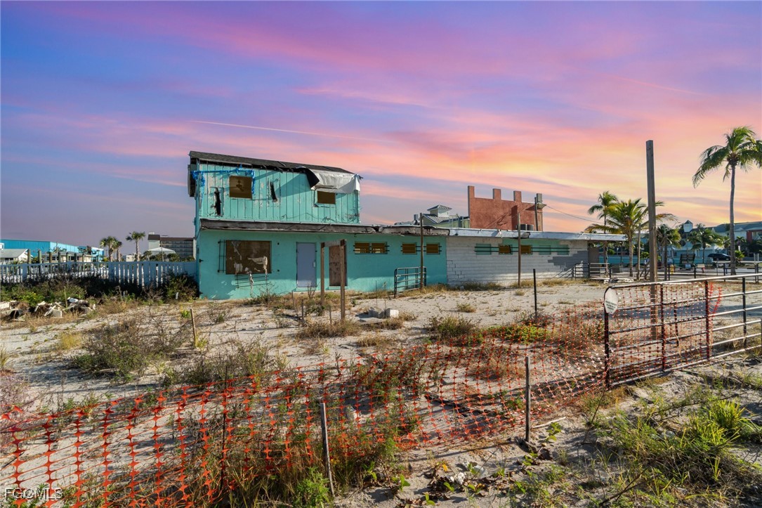 185 Old San Carlos BLVD