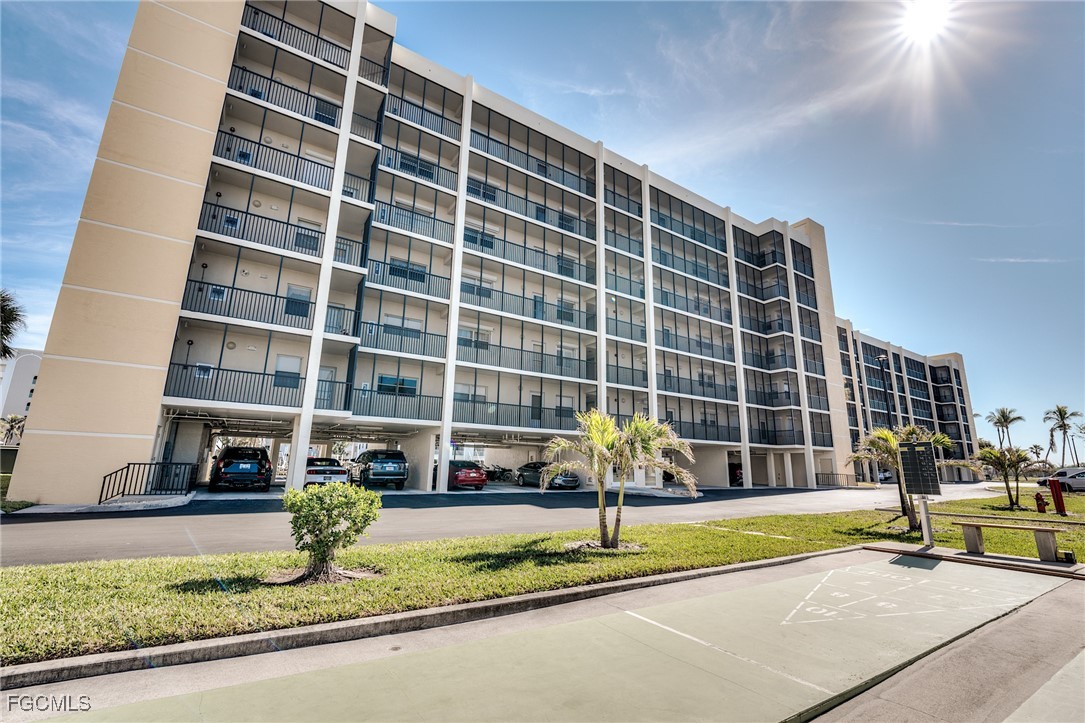 4411 Bay Beach LN 734