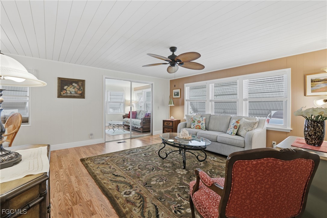 613 Pine Grove CT