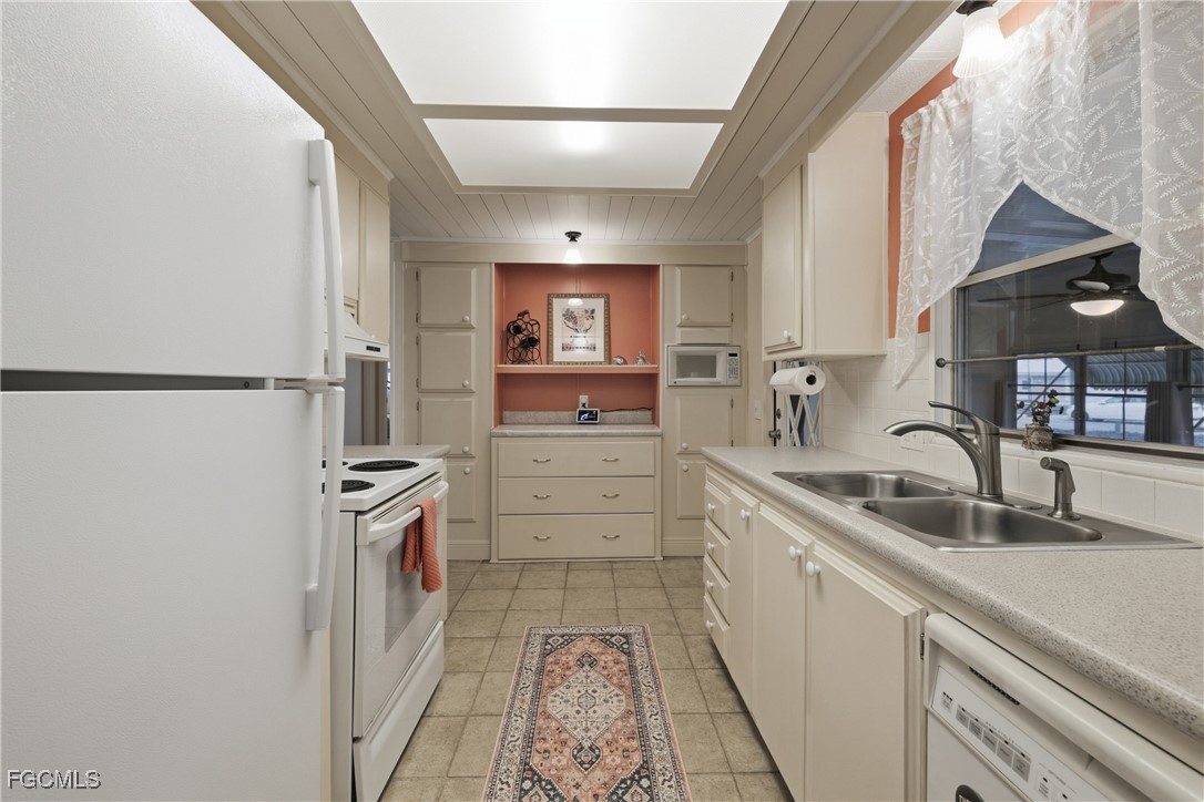 613 Pine Grove CT
