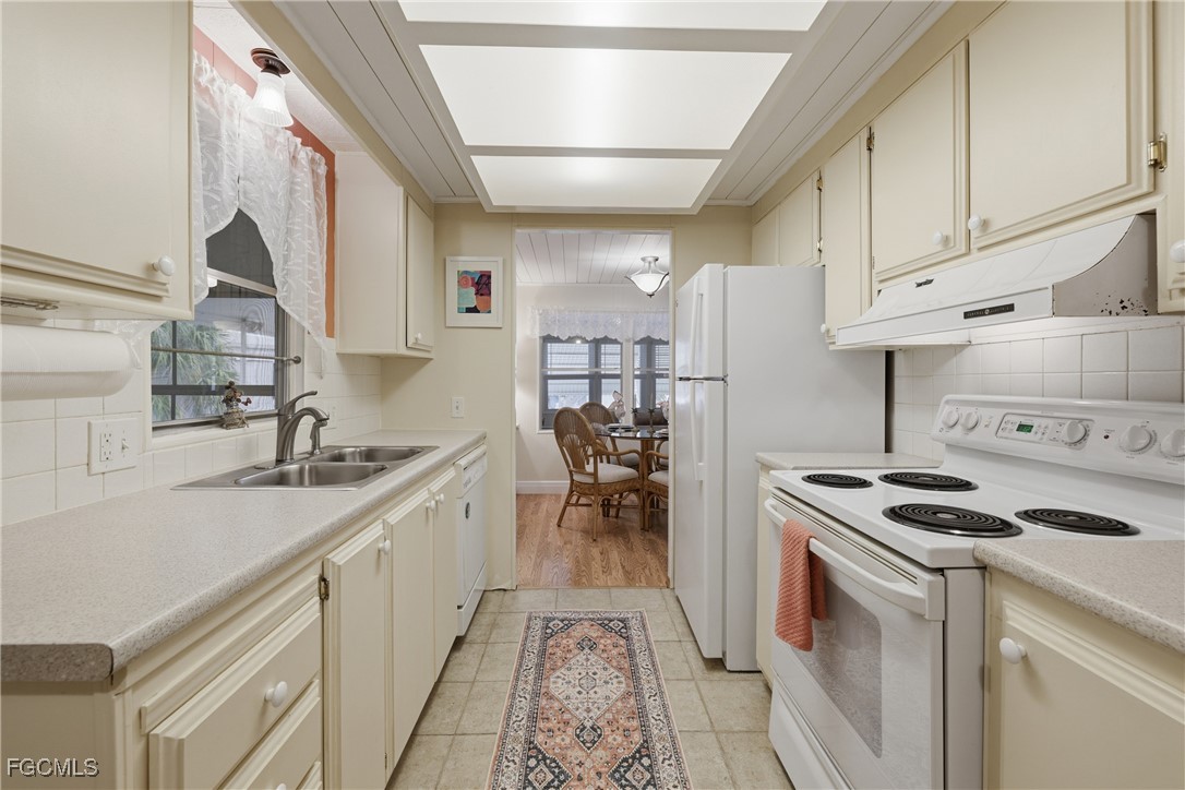 613 Pine Grove CT