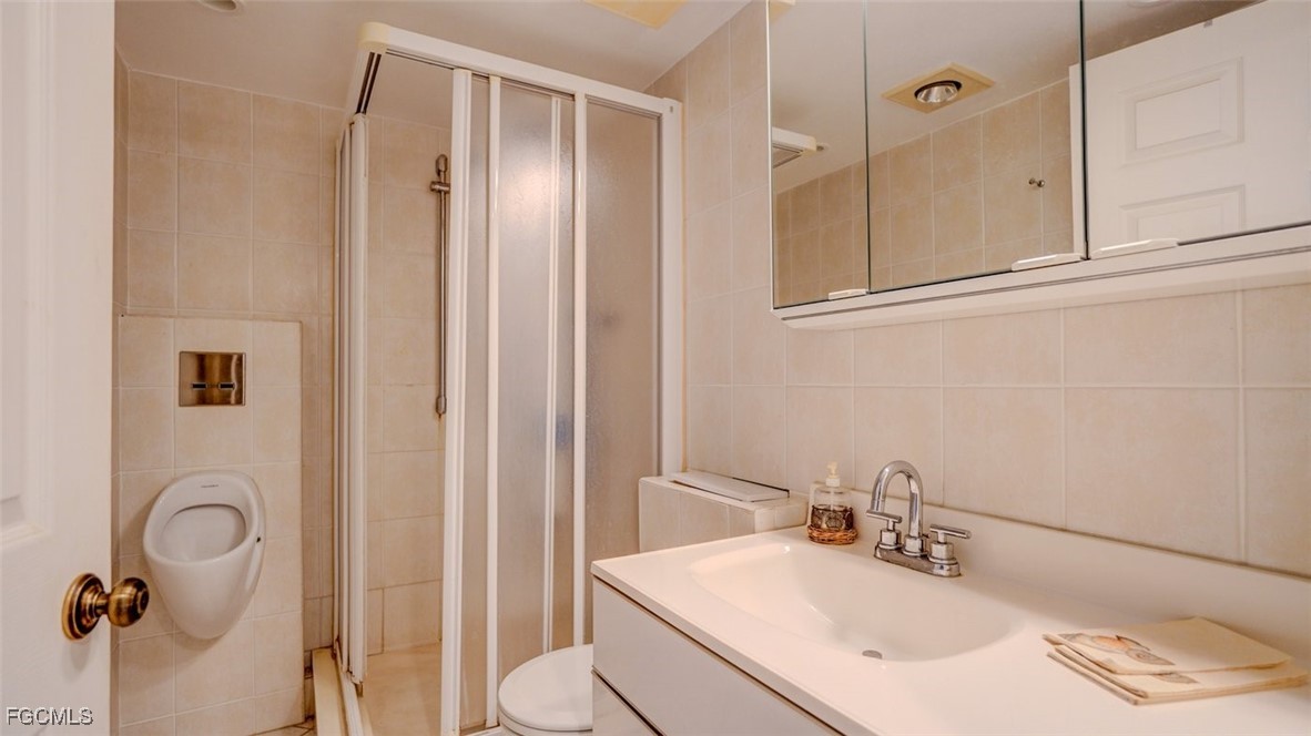 4431 Bay Beach LN 543