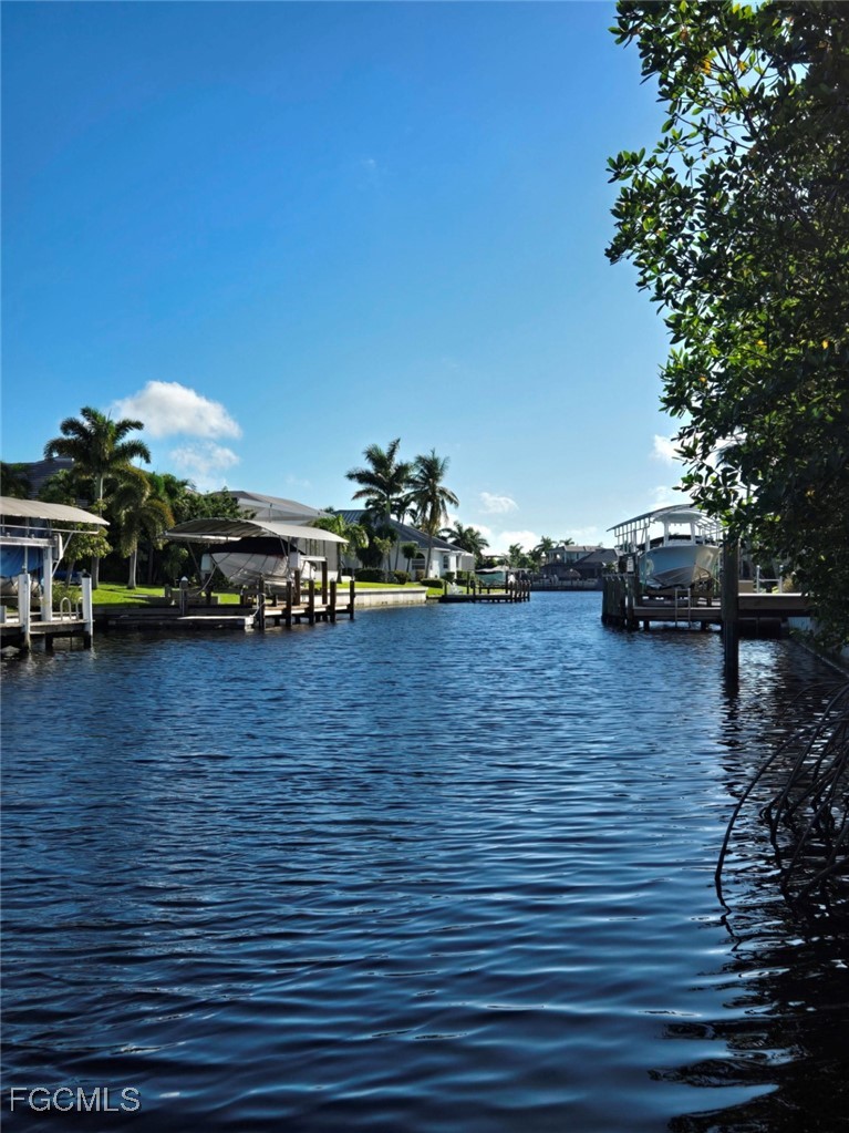 127 SW 52nd TER