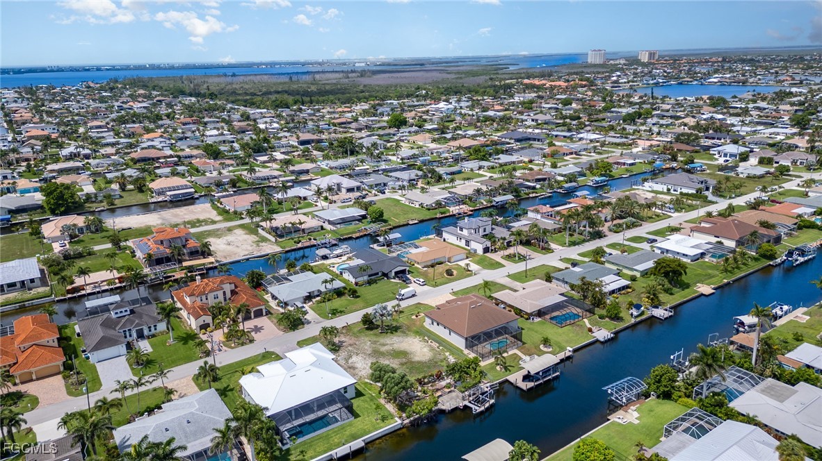 127 SW 52nd TER