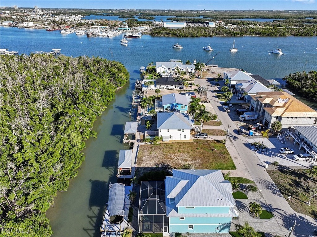 225 Tropical Shore WAY