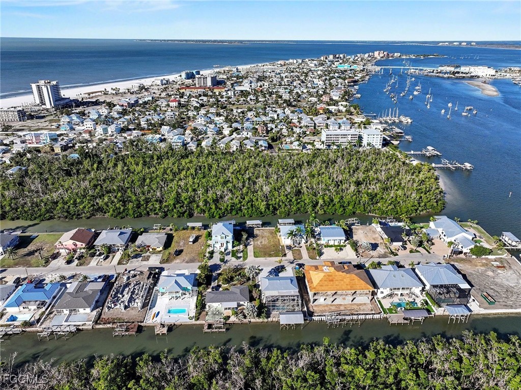 225 Tropical Shore WAY