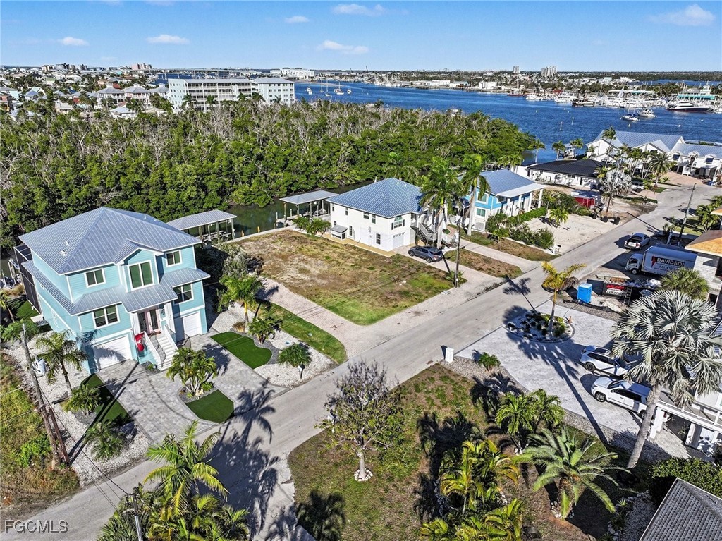 225 Tropical Shore WAY