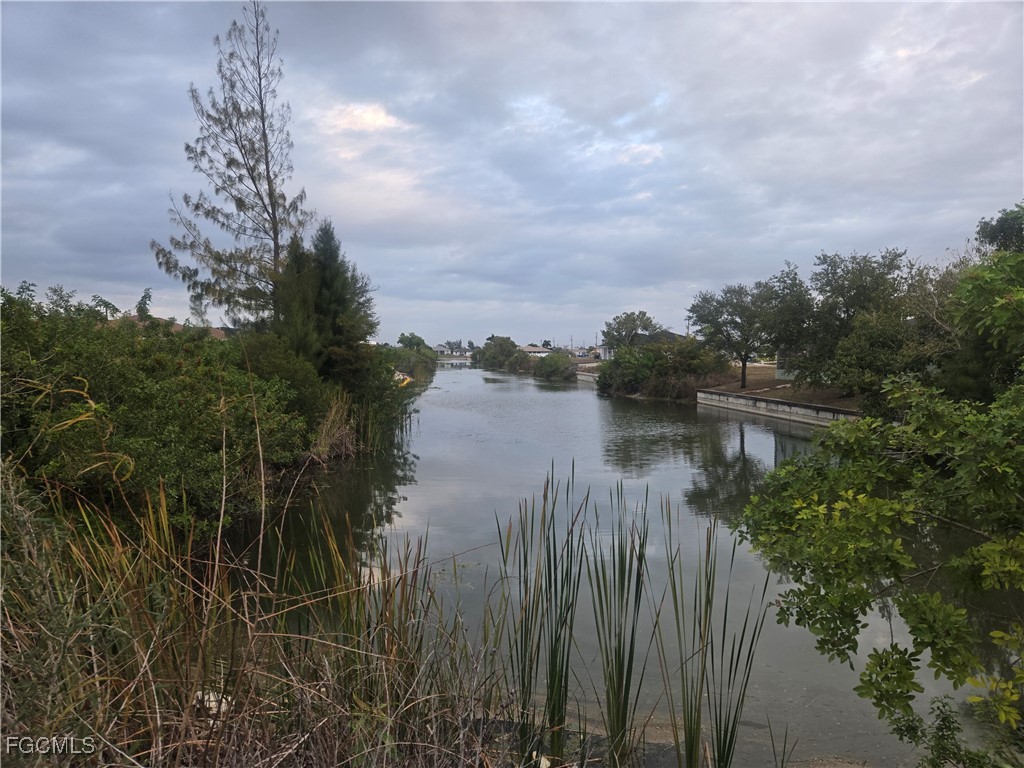 105 NE 12th LN
