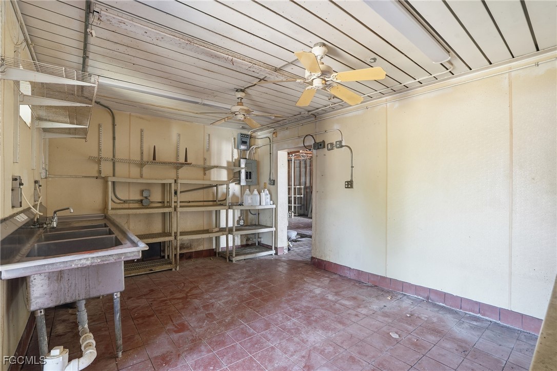 16541 San Carlos BLVD