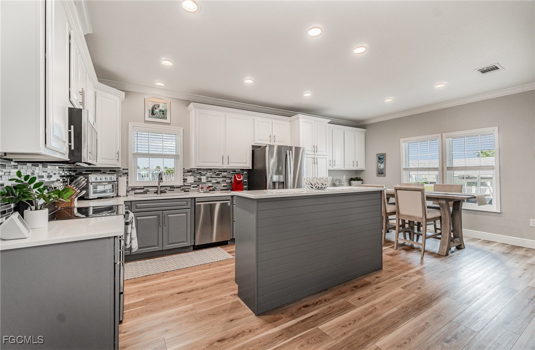11511 Dogwood LN