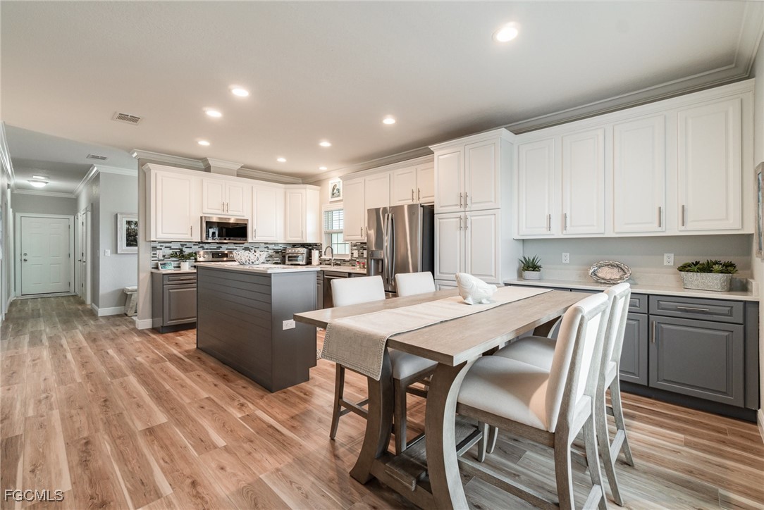 11511 Dogwood LN