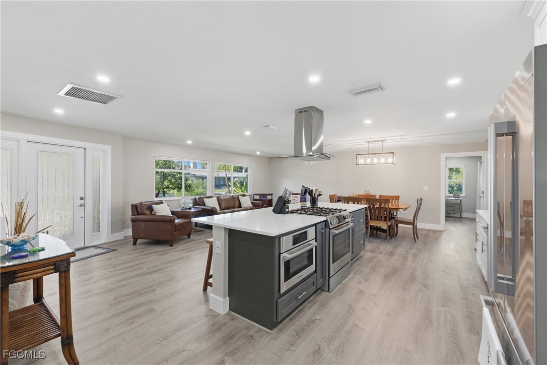 6807 Azalea LN