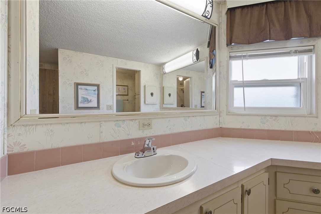 508 Pine Tree CT