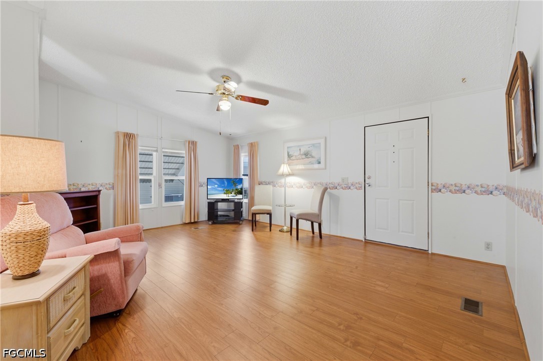 508 Pine Tree CT