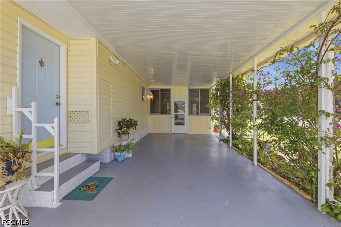 502 Pine Tree CT