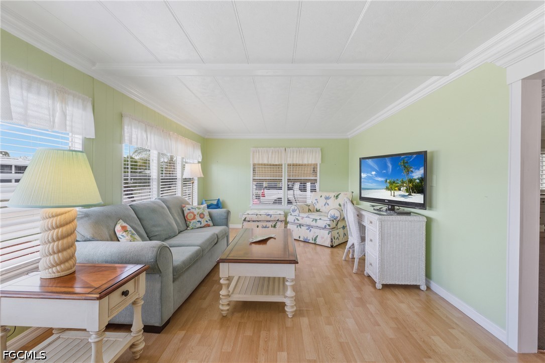 502 Pine Tree CT