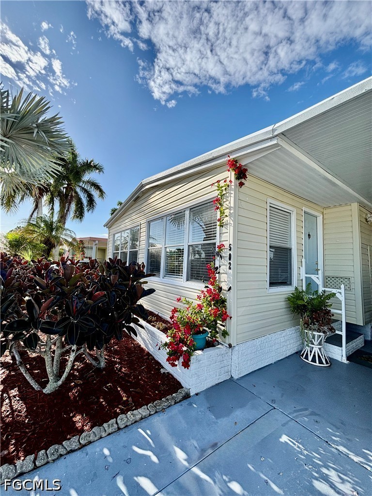 502 Pine Tree CT