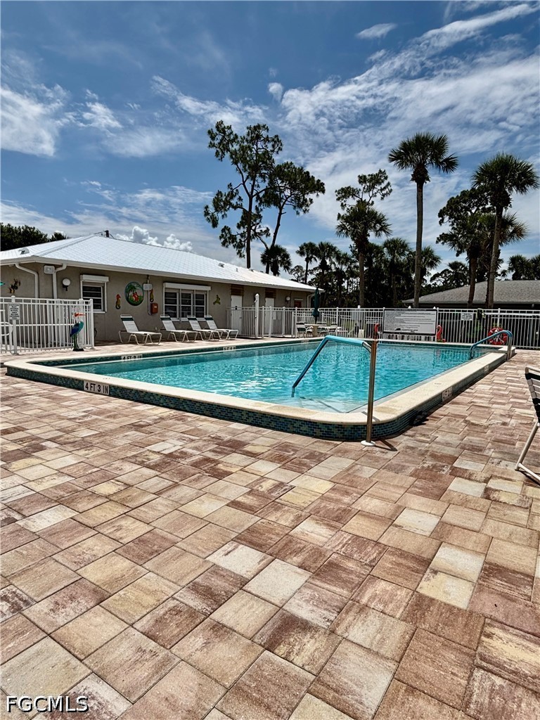 502 Pine Tree CT
