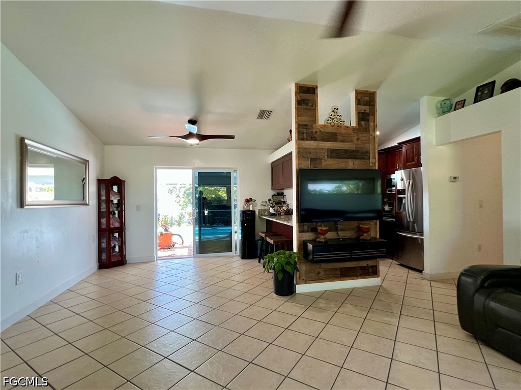 702 SW 25th ST