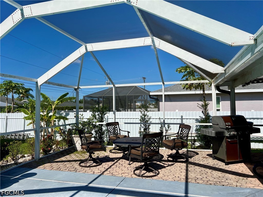 702 SW 25th ST