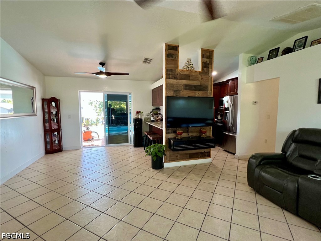 702 SW 25th ST