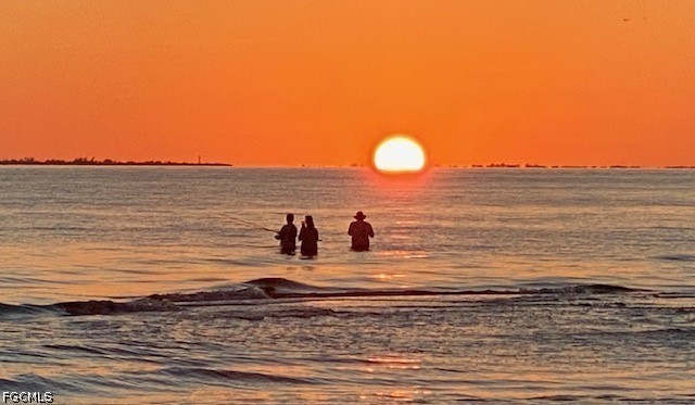 200 Mid Island DR