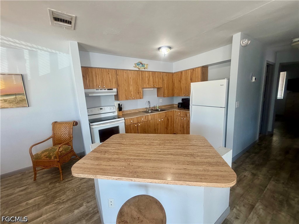 200 Mid Island DR