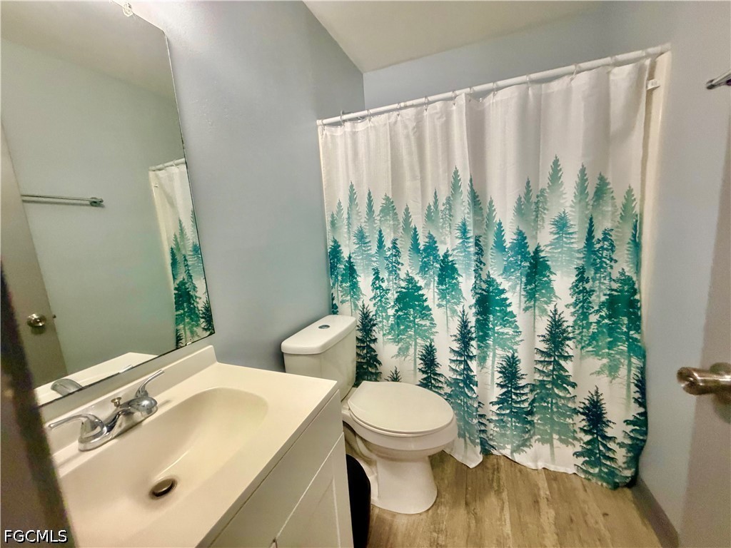 200 Mid Island DR
