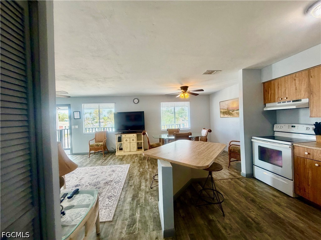 200 Mid Island DR