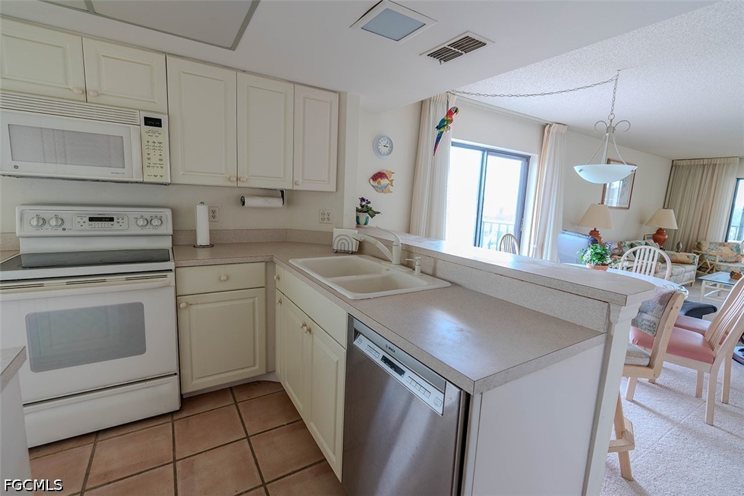 6645 Estero BLVD 201