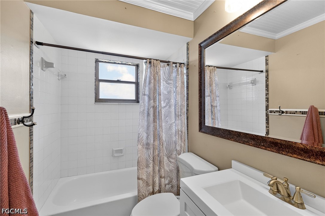 5240 Versaille CT