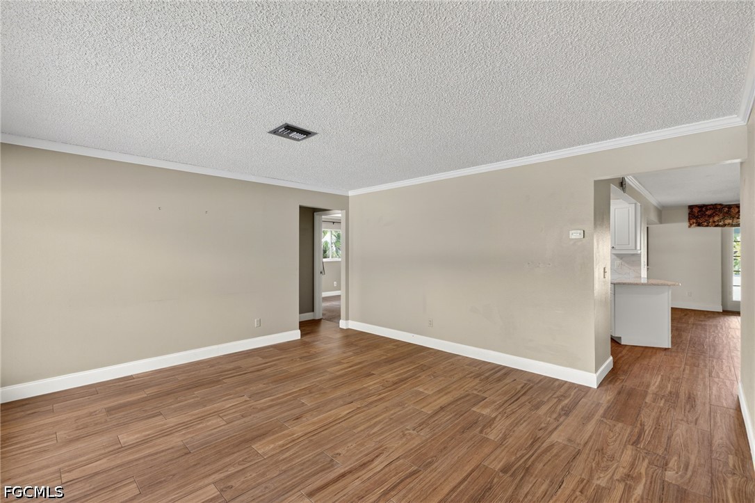 5240 Versaille CT