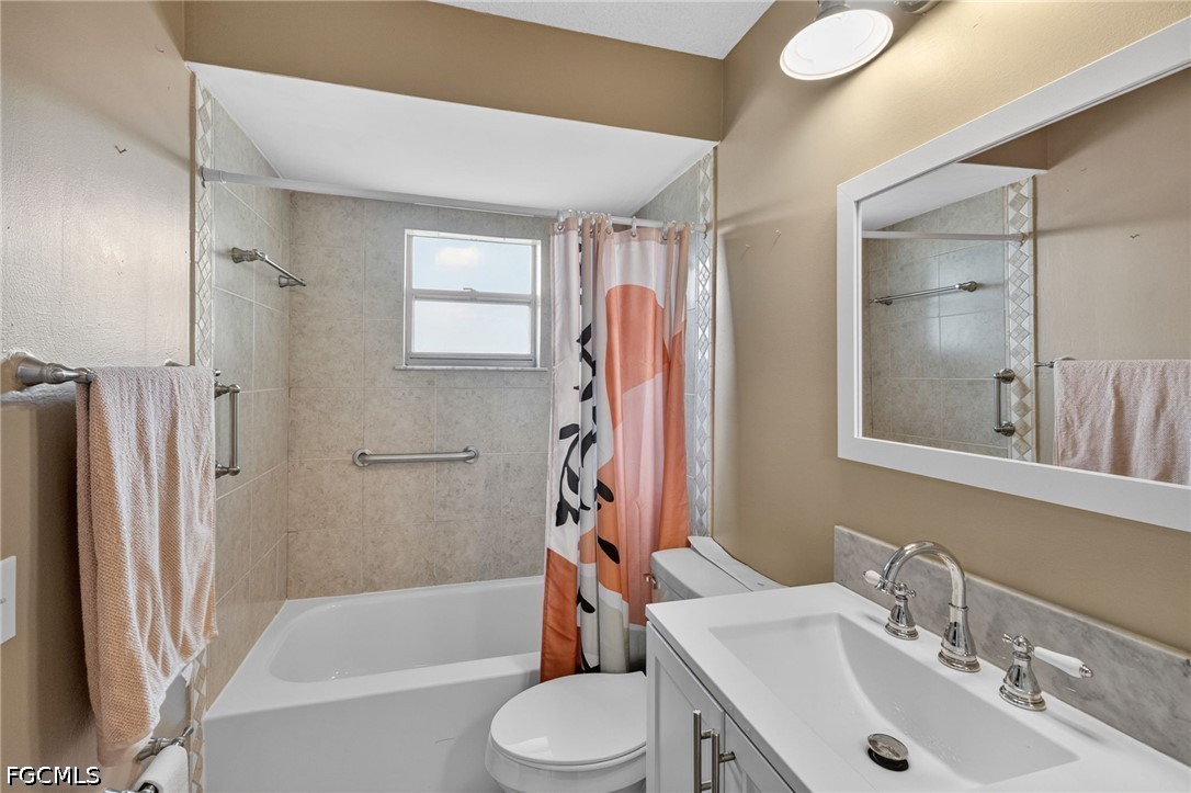 5240 Versaille CT