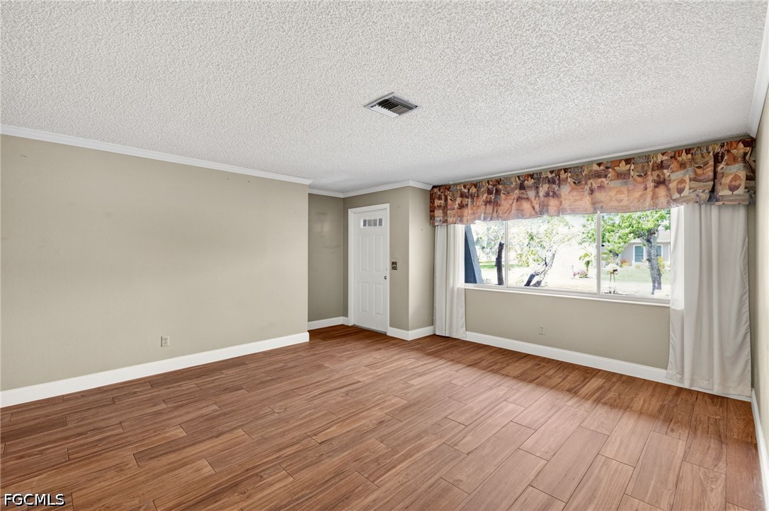 5240 Versaille CT