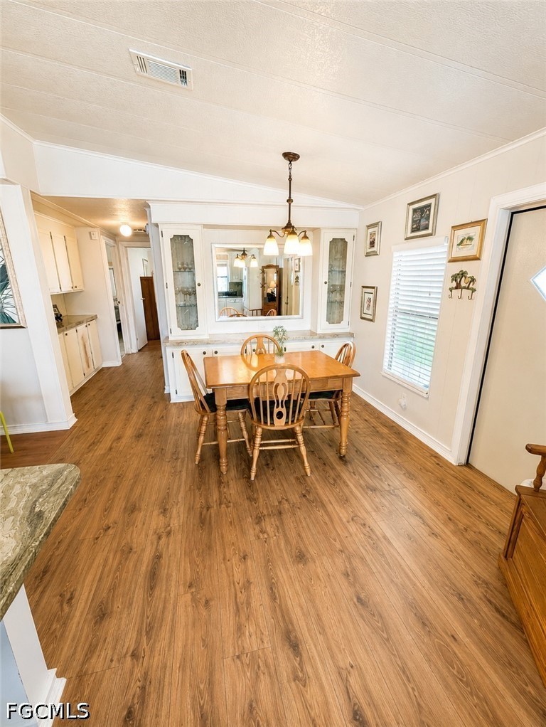 3404 Rainbow LN