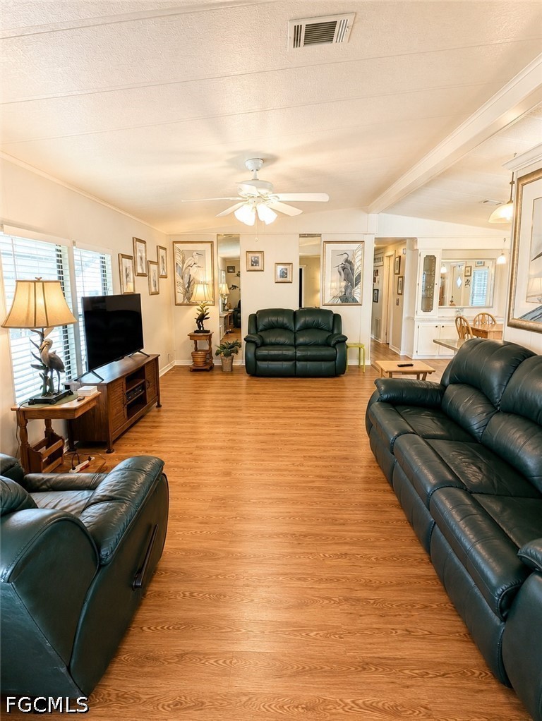 3404 Rainbow LN