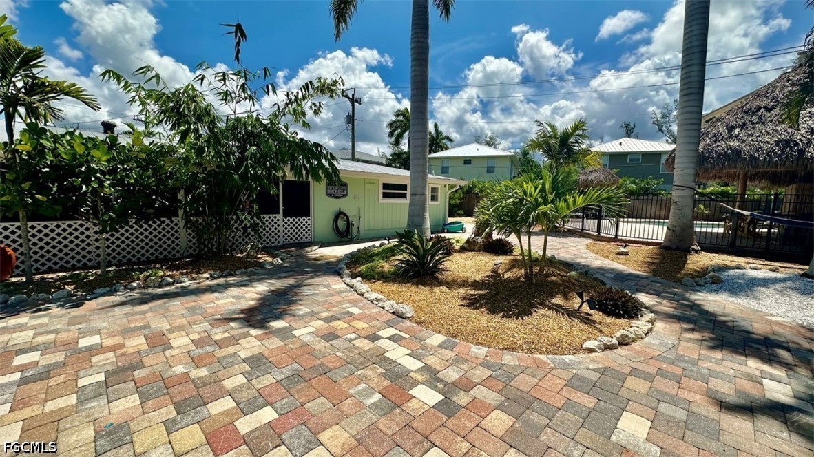 228 Fairweather LN