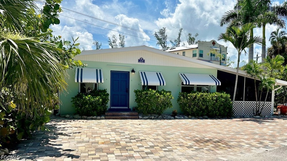 228 Fairweather LN