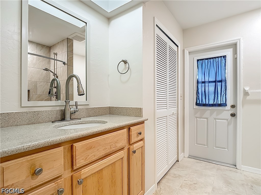 144 SW 38th TER