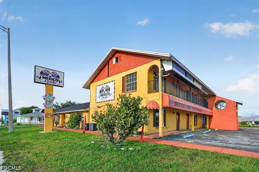3724 Del Prado BLVD S