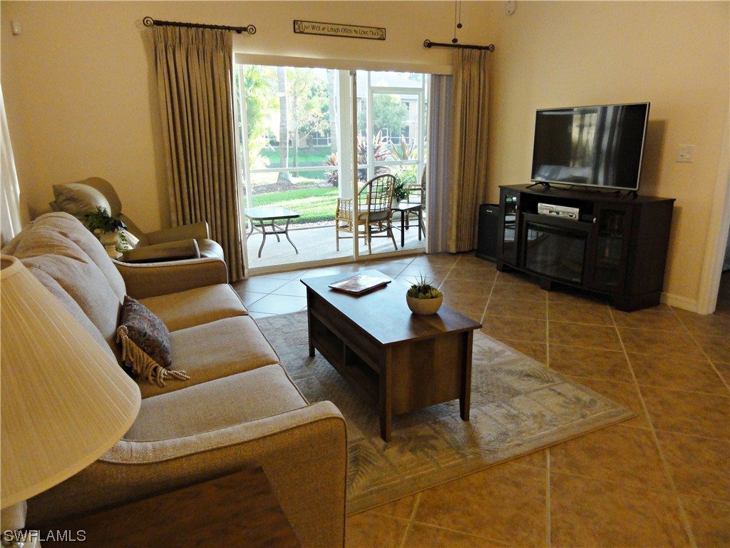 1096 Winding Pines CIR 102