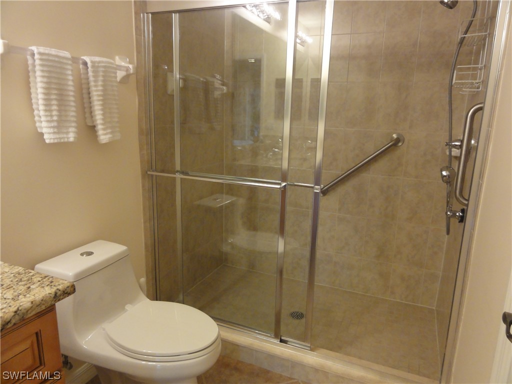 1096 Winding Pines CIR 102