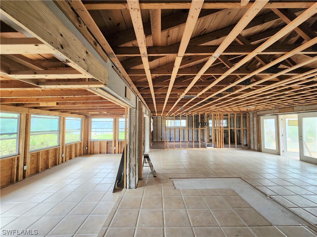 275 Tropical Shores WAY