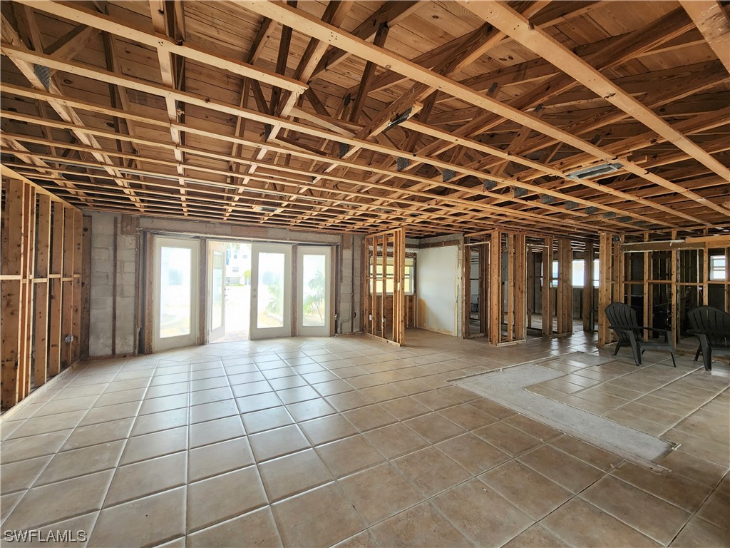 275 Tropical Shores WAY