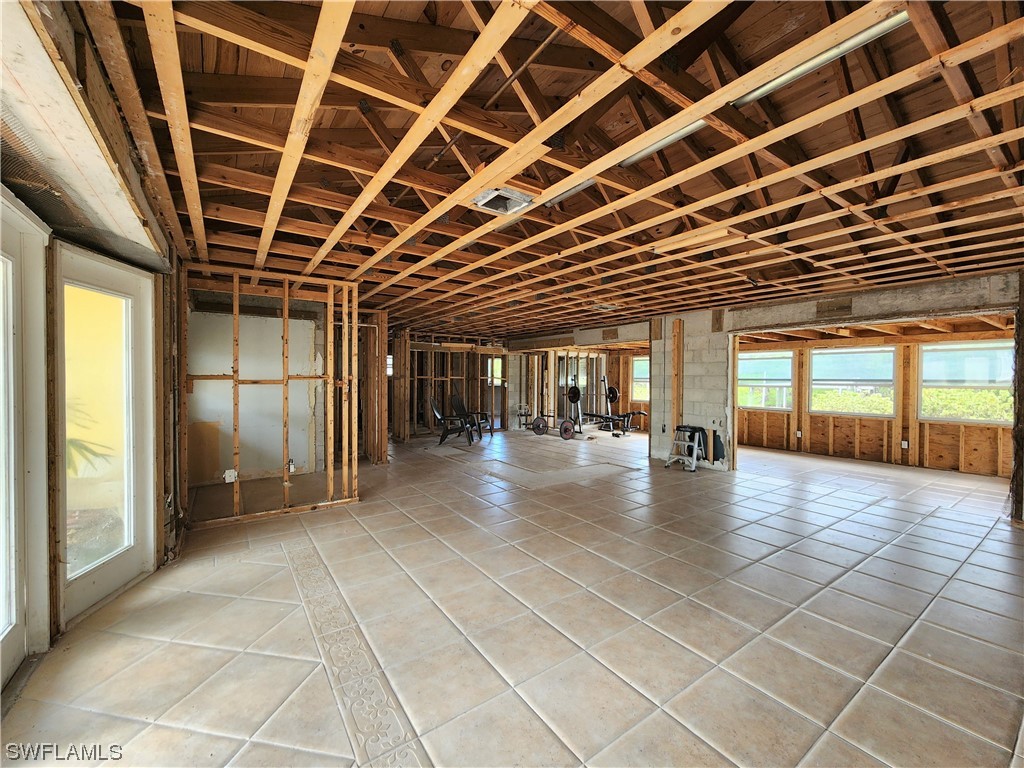 275 Tropical Shores WAY