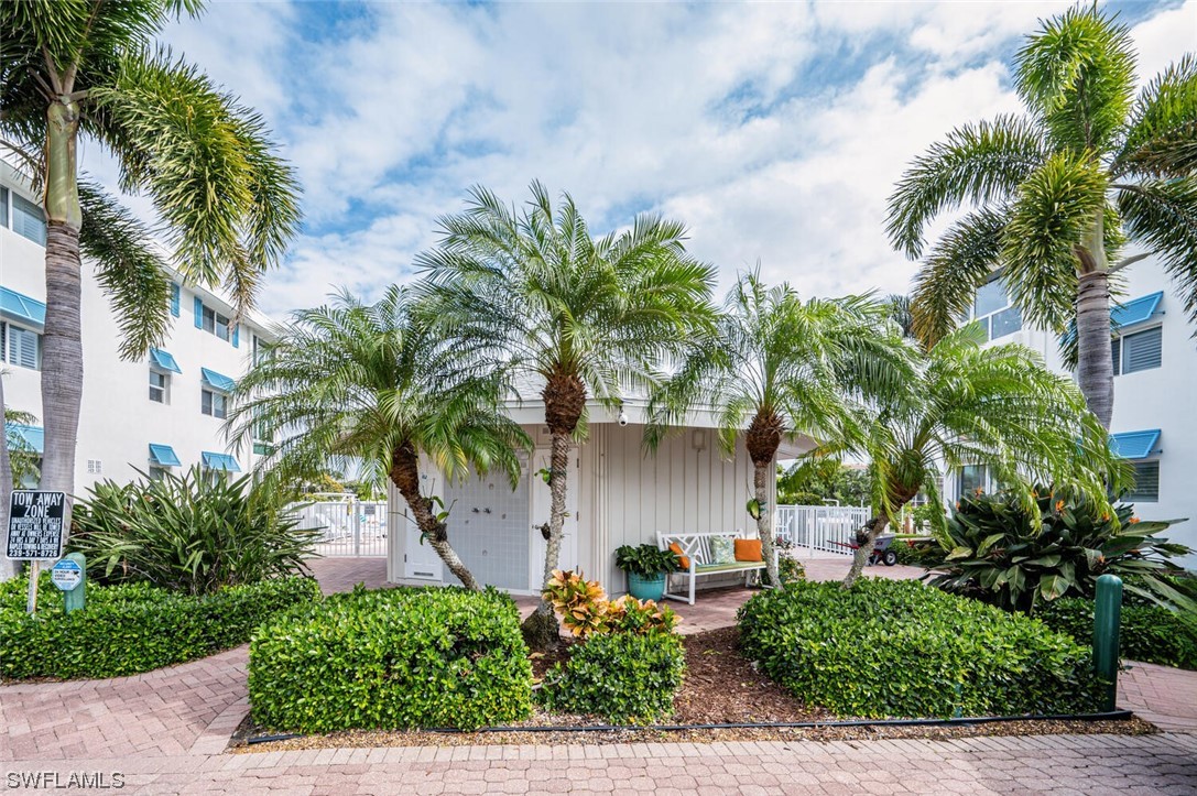 2100 Gulf Shore BLVD N 112