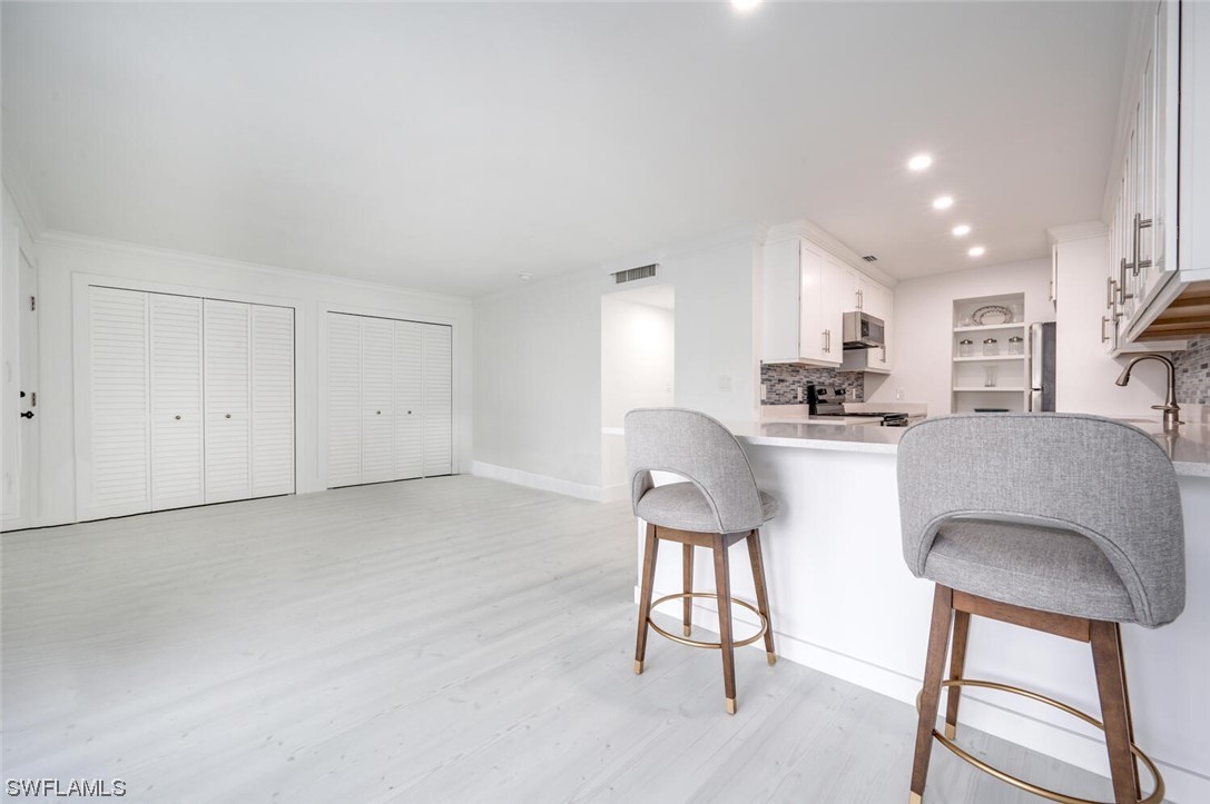 2100 Gulf Shore BLVD N 112