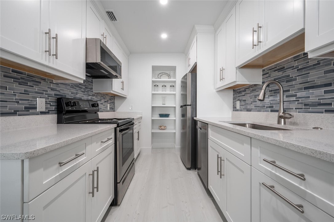 2100 Gulf Shore BLVD N 112