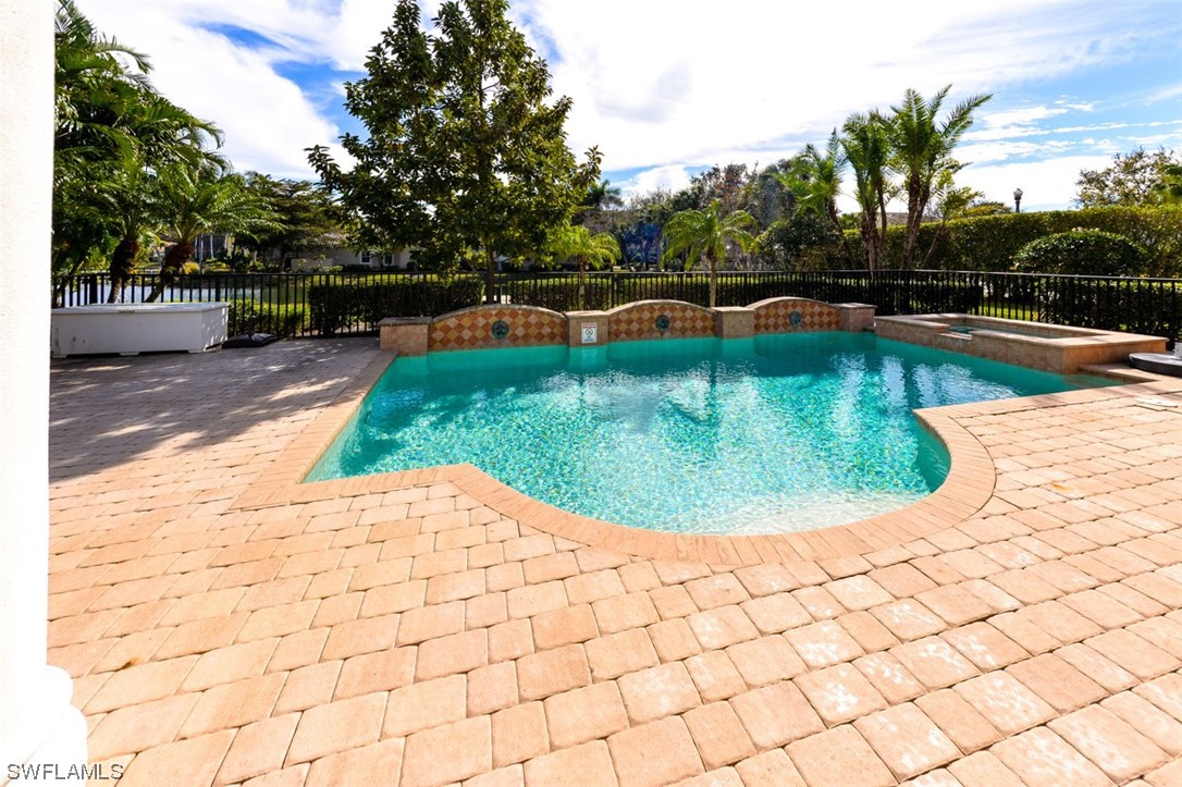 10100 Verona Lakes LN