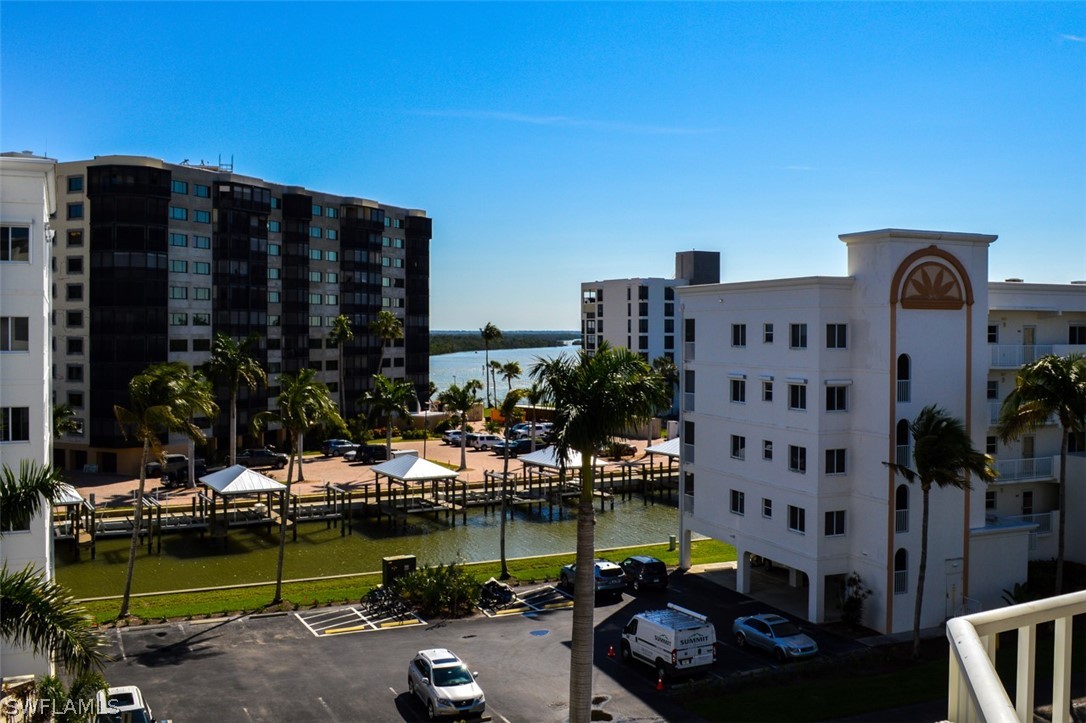 4361 Bay Beach LN 422